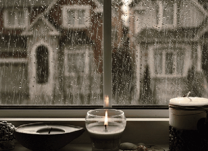 烛火  等候 窗外 大雨