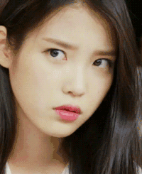 美女 瞪眼 斜眼 红嘴唇