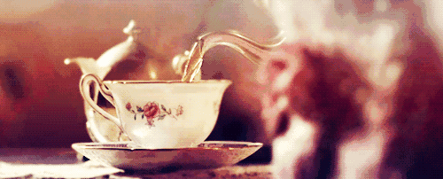 茶壶 倒茶 水杯