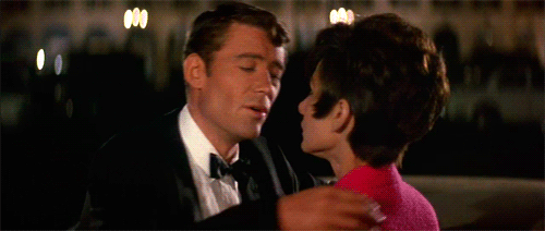 聚会 夜晚 电影 拥抱 吻 男人 女人 奥黛丽·赫本 如何偷一百万 彼得奥图