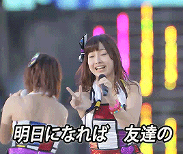 日本女孩 两个人 唱唱跳跳 可爱