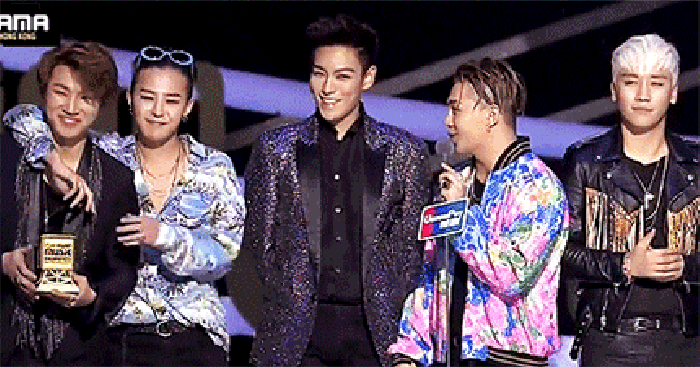 BIGBANG MAMA 领奖 低头 傻笑  韩国组合 歌手 偶像