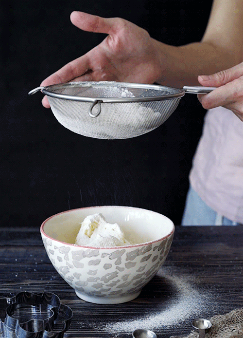 面粉 瓷碗 漏斗 晒面 制作过程