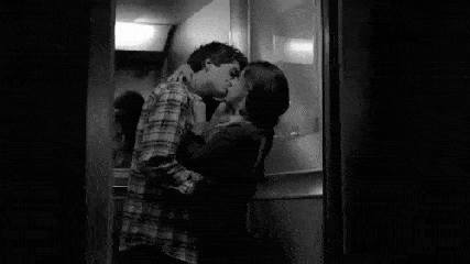 电梯 接吻 情侣 亲热