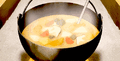 蘑菇 铁锅 熬汤 冒热气