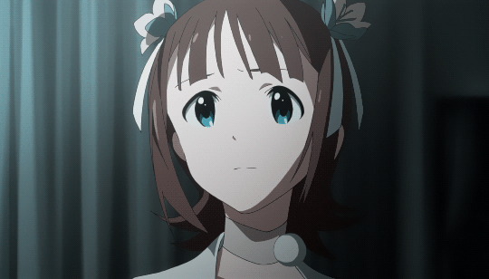 动漫 女孩 眯眼 回头