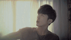 CNBLUE MV 傻瓜 唱歌 弹吉他 男女对唱 肌肉 郑容和 音乐录影带