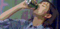 美女 难过 喝酒 痛快