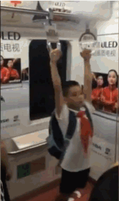 北京 地铁 体操 男童 小学生 吊环 后翻筋斗 牛人