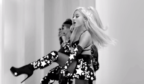 Ariana&Grande Focus MV 动作 性感 抬腿