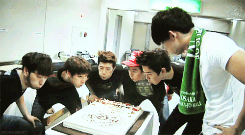 2PM 两周年 吹蜡烛 生日快乐 快许愿 美男