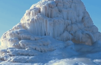 新闻 报导 现场 冰川 内蒙古 锡林郭勒 奇景 壮观 冰山 神奇