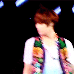 舞台 灯光 短发 表演