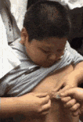 疼痛 皱眉 尴尬 男孩