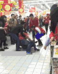 情侣 拥吻 奔跑 摔倒