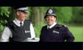 警察 跳舞 笑 开心
