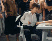 大笑 短发 美女 桌子