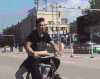 搞笑图片 骑自行车 这个吃相太难看