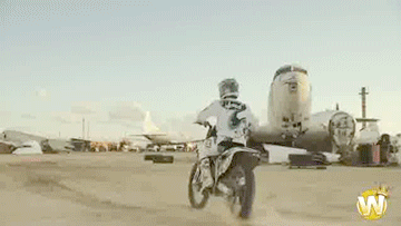 赢 乐趣 跳跃的 摩托车