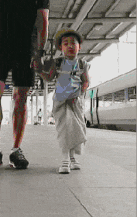 萌娃 可爱 走路 小男孩