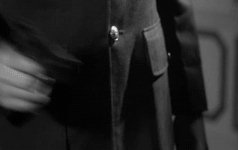男人 手槍 怪獸 殺死