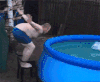 男子 搞笑 跳 水 游泳