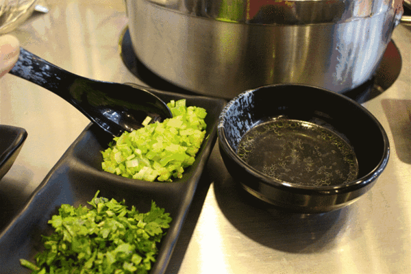 芹菜 美食 高汤 制作