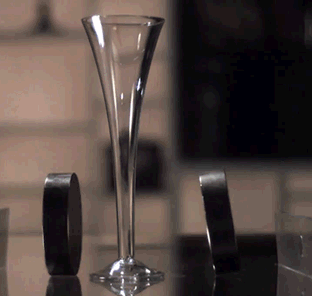 玻璃杯 吸铁磁 碰撞 破碎 广告花絮