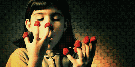 萌娃 吃草莓 可爱