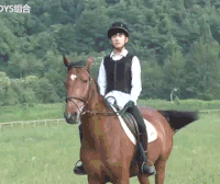 王源 TFBOYS 小鲜肉 骑马