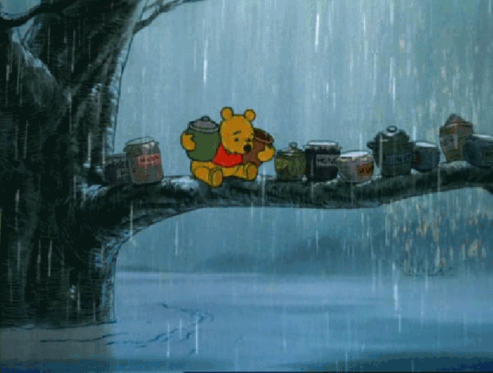 卡通 小熊威尼 下雨 树木