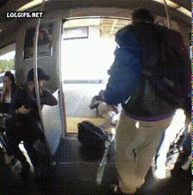 地铁 开门 乘客 起来