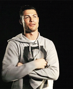 c罗 采访 可爱 抱手 Cristiano Ronaldo
