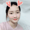 女生 粉衣服 歪脖 马尾辫