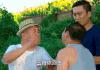 打架 生气 倔强 拉架