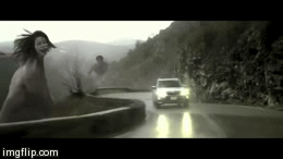 汽车 真人 逃跑 山 攻击泰坦 泰坦