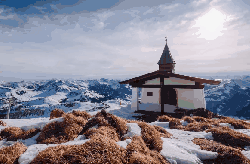 云 小房子 旅游 晴天 纪录片 阳光 阿尔卑斯山脉 风景