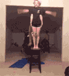 女孩 凳子上 跳舞 摔倒