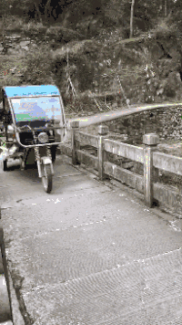 三轮车 拍照  古装 树木 大山