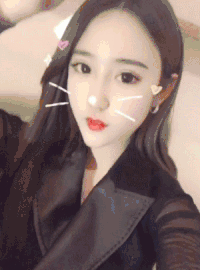 美女 黑衣服 摆弄头发 红嘴唇 自拍