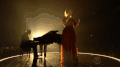 唱歌 钢琴 高雅 红裙