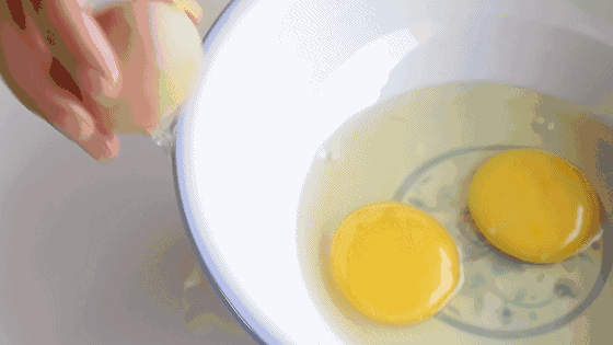 打鸡蛋 蛋黄 三个鸡蛋