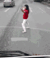 女人 公路 跳舞 精神
