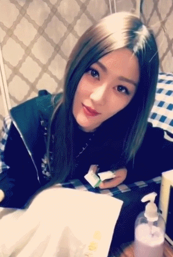美女 甜美 打招呼 手勢(shì)