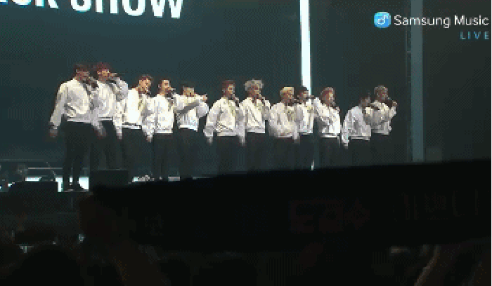 EXO 舞台 观众 鞠躬