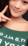 美女 笑容 伸舌头 手指