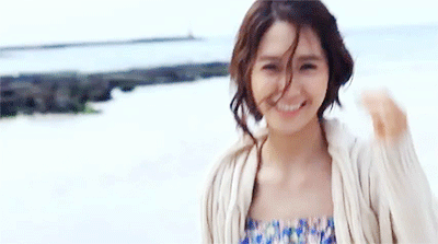 海邊 美女 甜美 微笑 林允兒