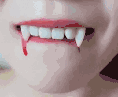 红嘴唇 呲牙 流血 尖牙