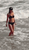 美女 比基尼 大海 玩水
