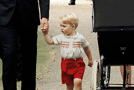 乔治王子 妹妹 威廉王子 戴安娜王妃 走路